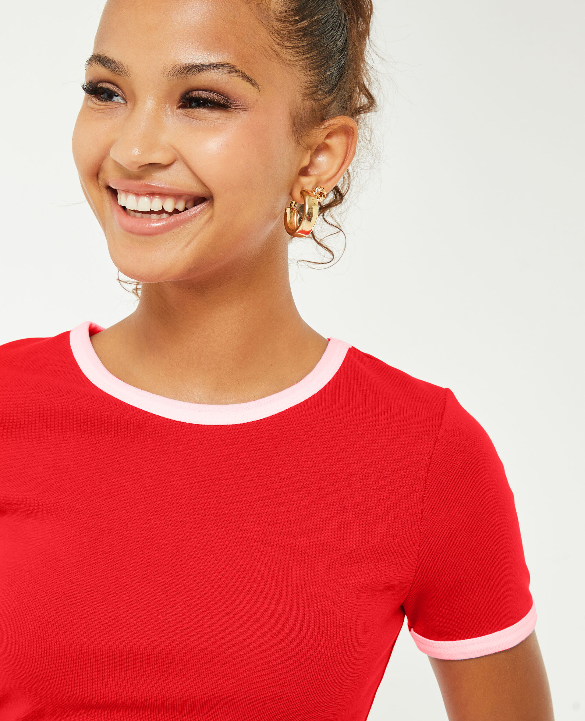 T-shirt manches courtes avec bords contrastés - Rouge