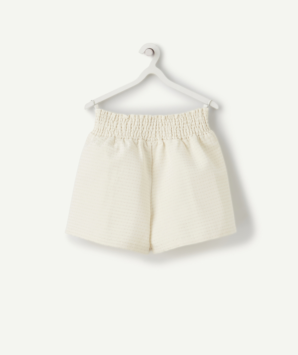 SHORT FILLE ÉCRU AVEC SURPIQÛRES COULEUR DORÉE