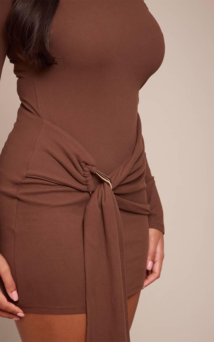 Chocolat Robe Moulante Mini À Manches Longues Avec Détail Anneau À La Taille