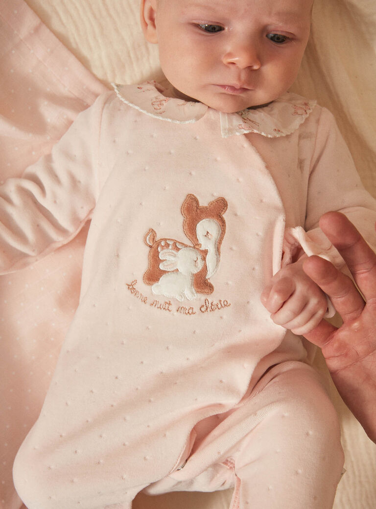 Grenouillère rose en velours dévoré en coton biologique et polyester recyclé