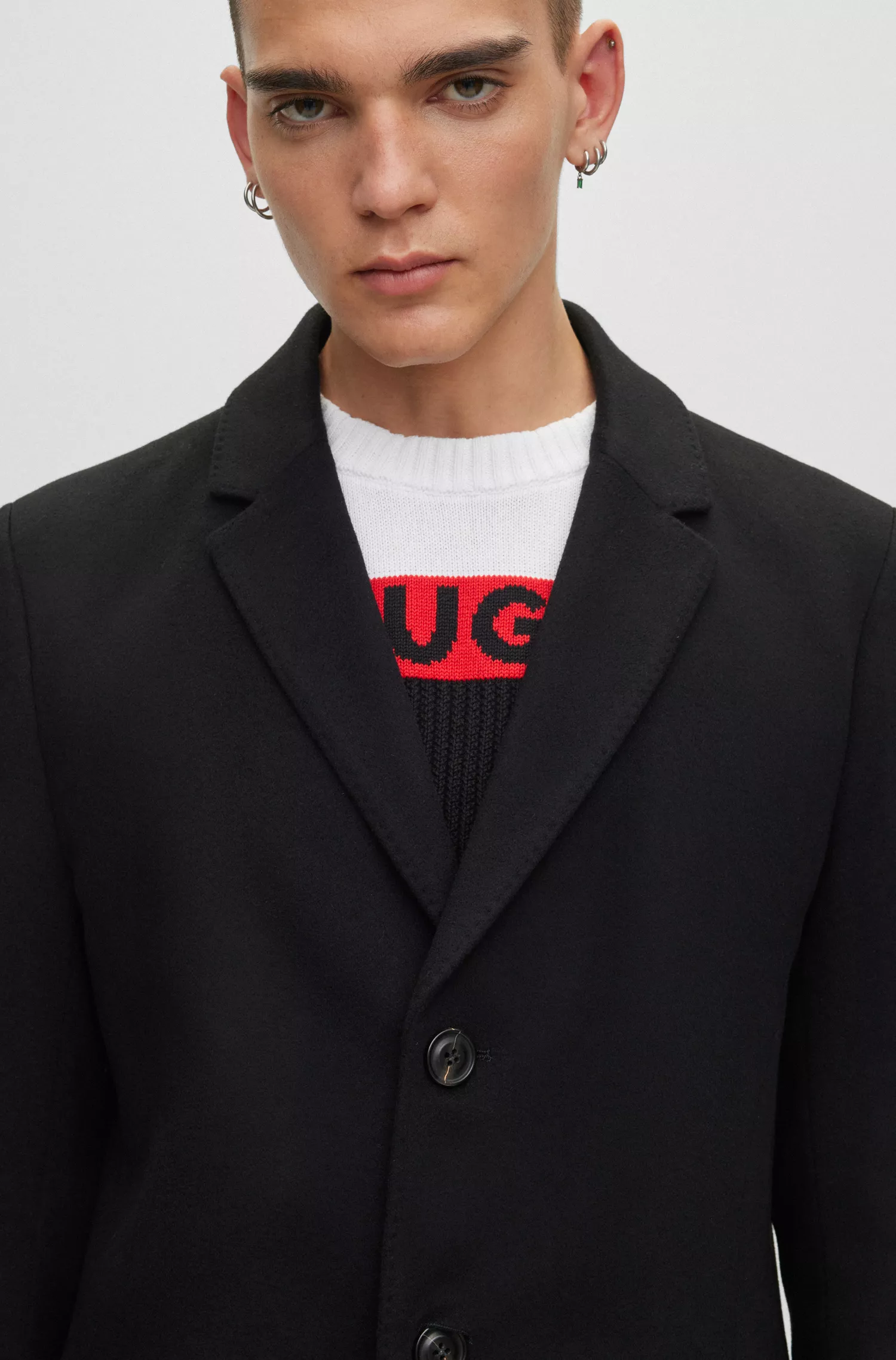 Casaco HUGO vermelho, corte slim, com botões e fechamento frontal, em cashmere.
