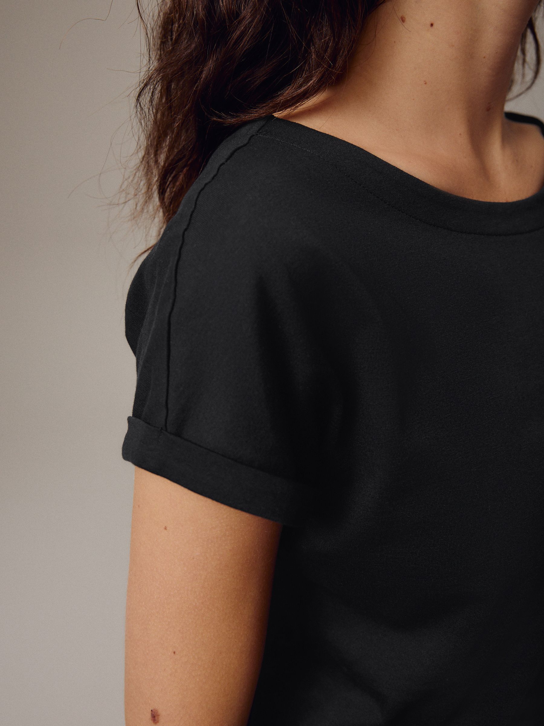 Zwart - T-shirt met kapmouwtjes