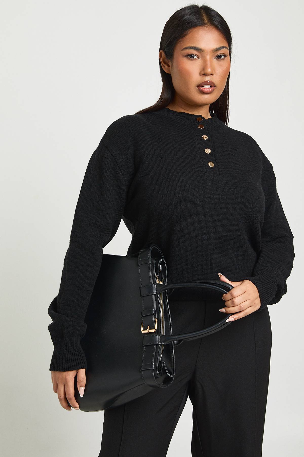 boohoo synthétiquell Col Rond à Boutons Dorés Grande Taille