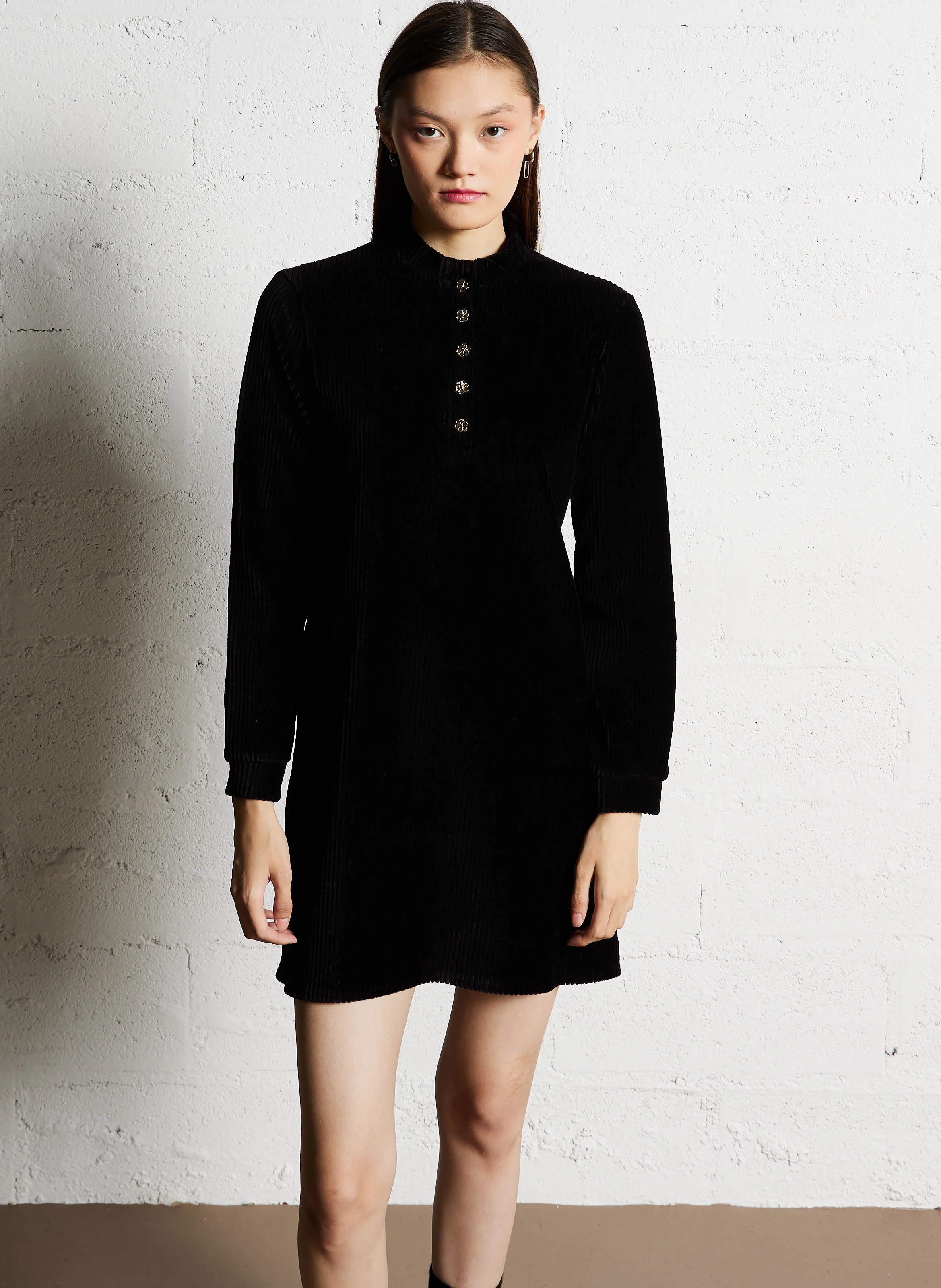 Robe col rond à boutons fantaisies en coton mélangé | Noir