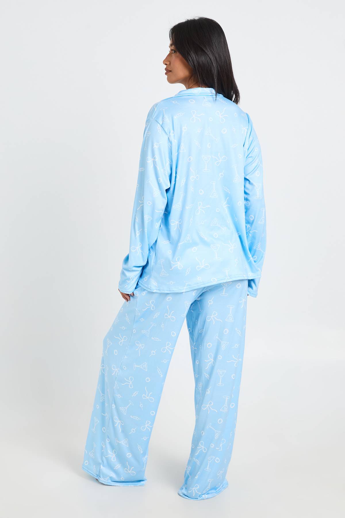 boohoo Ensemble Pyjama Petite Avec Haut À Manches Longues Et Pantalon Imprimé Martini Et Nœuds