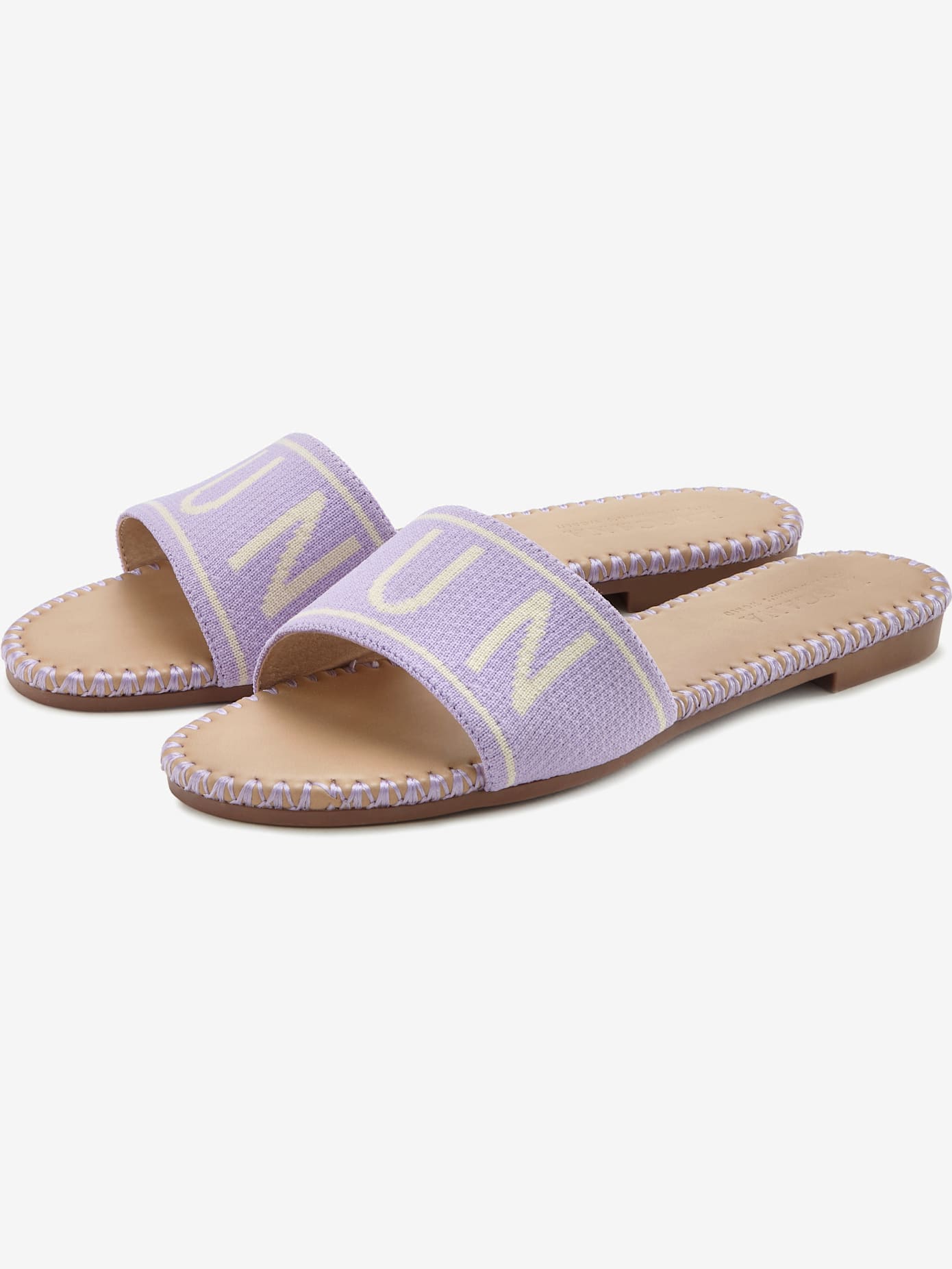 Jolies mules avec inscription et design tendance