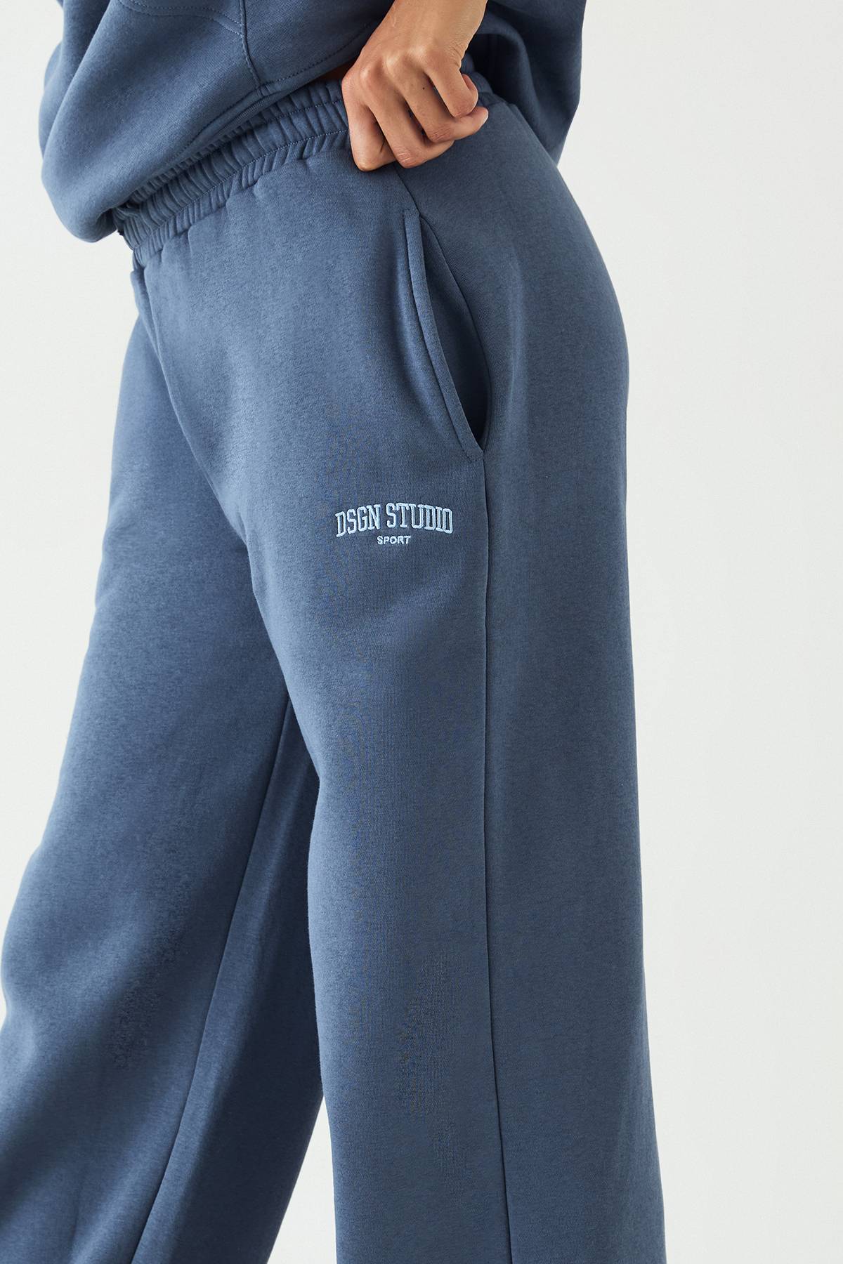 Survêtement à Casynthétiqueche DSGN Studio Sports avec Appliqués