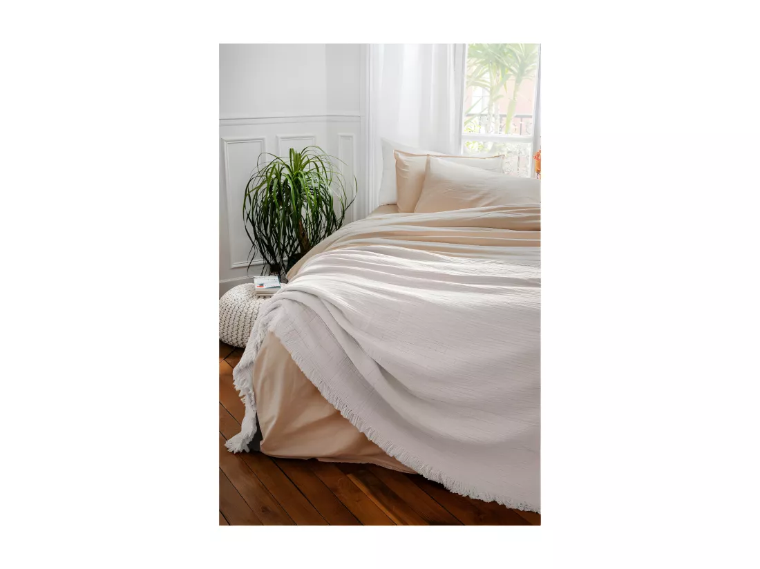 Couvre lit à franges 