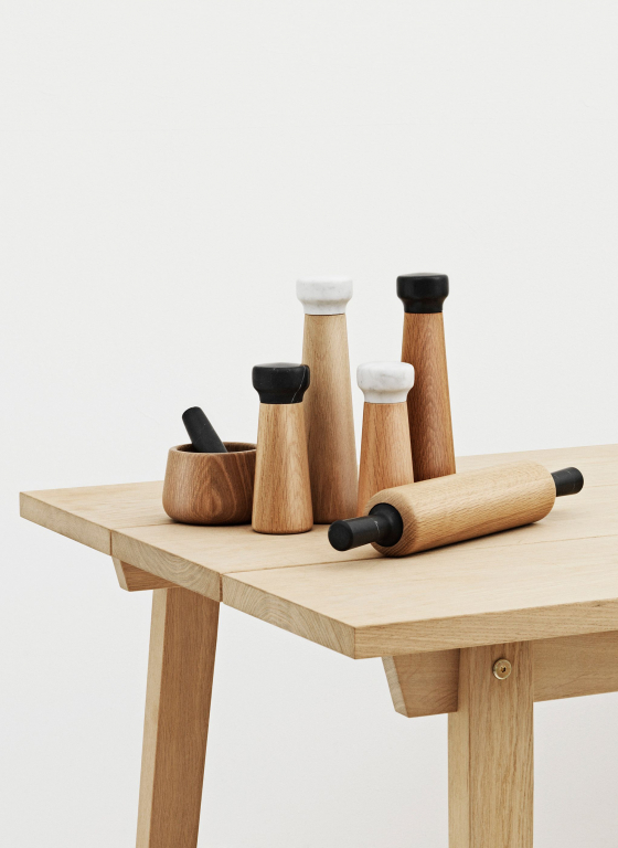 Normann Copenhagen Craft peper- en zoutmolen zwart small naturel eiken