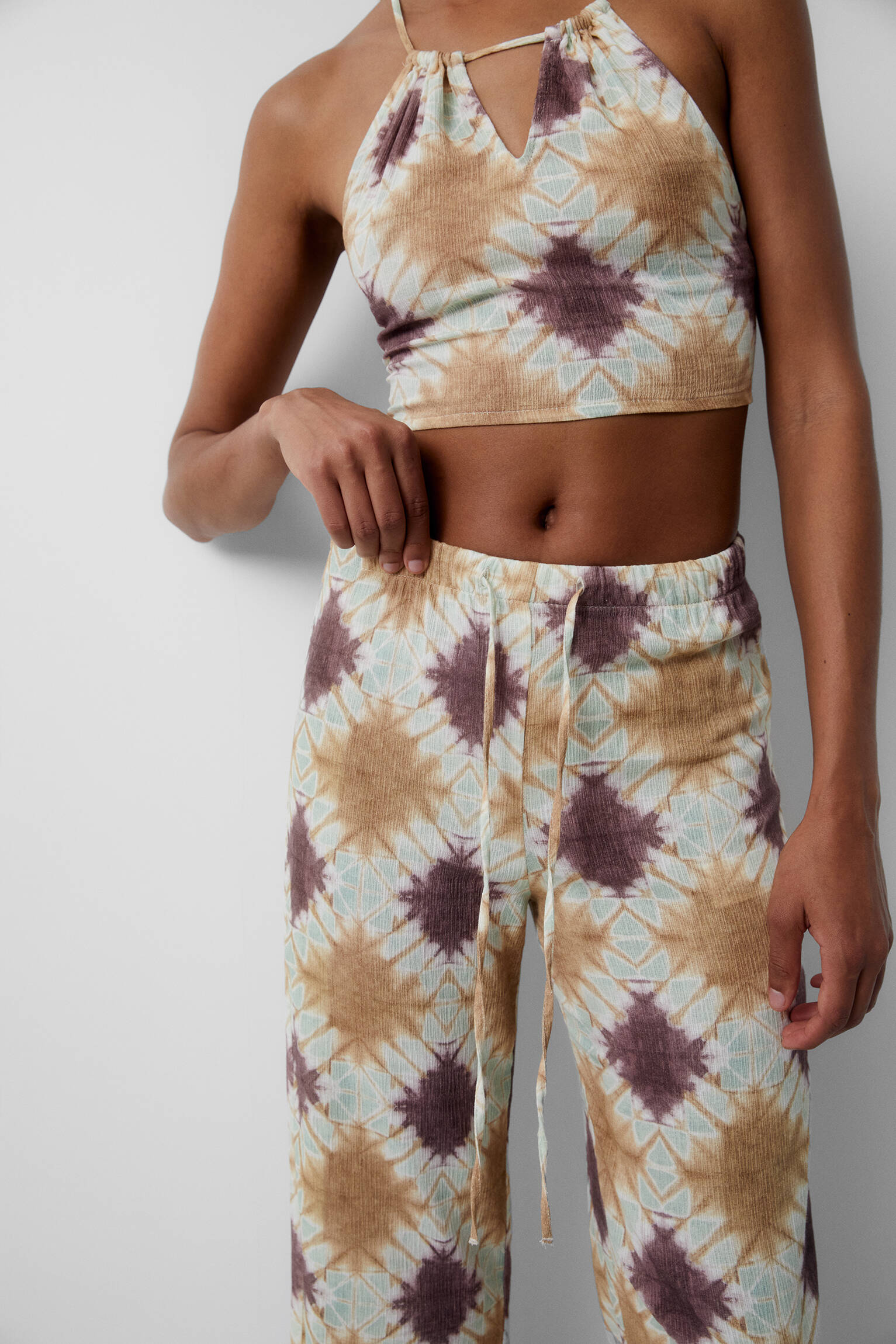 Calça fluida estampada - mostarda