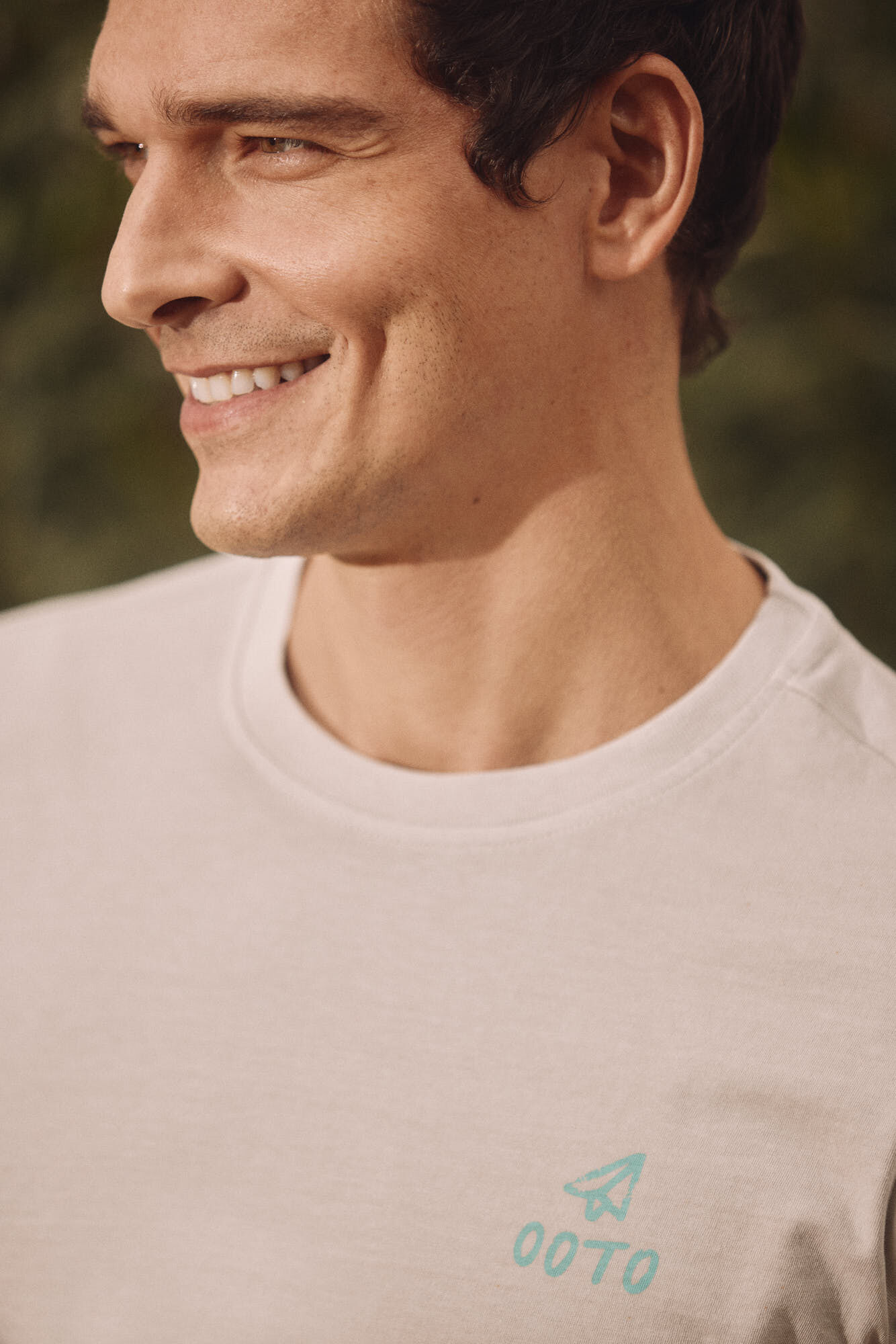Camiseta estampada com texto nas costas - Cinza
