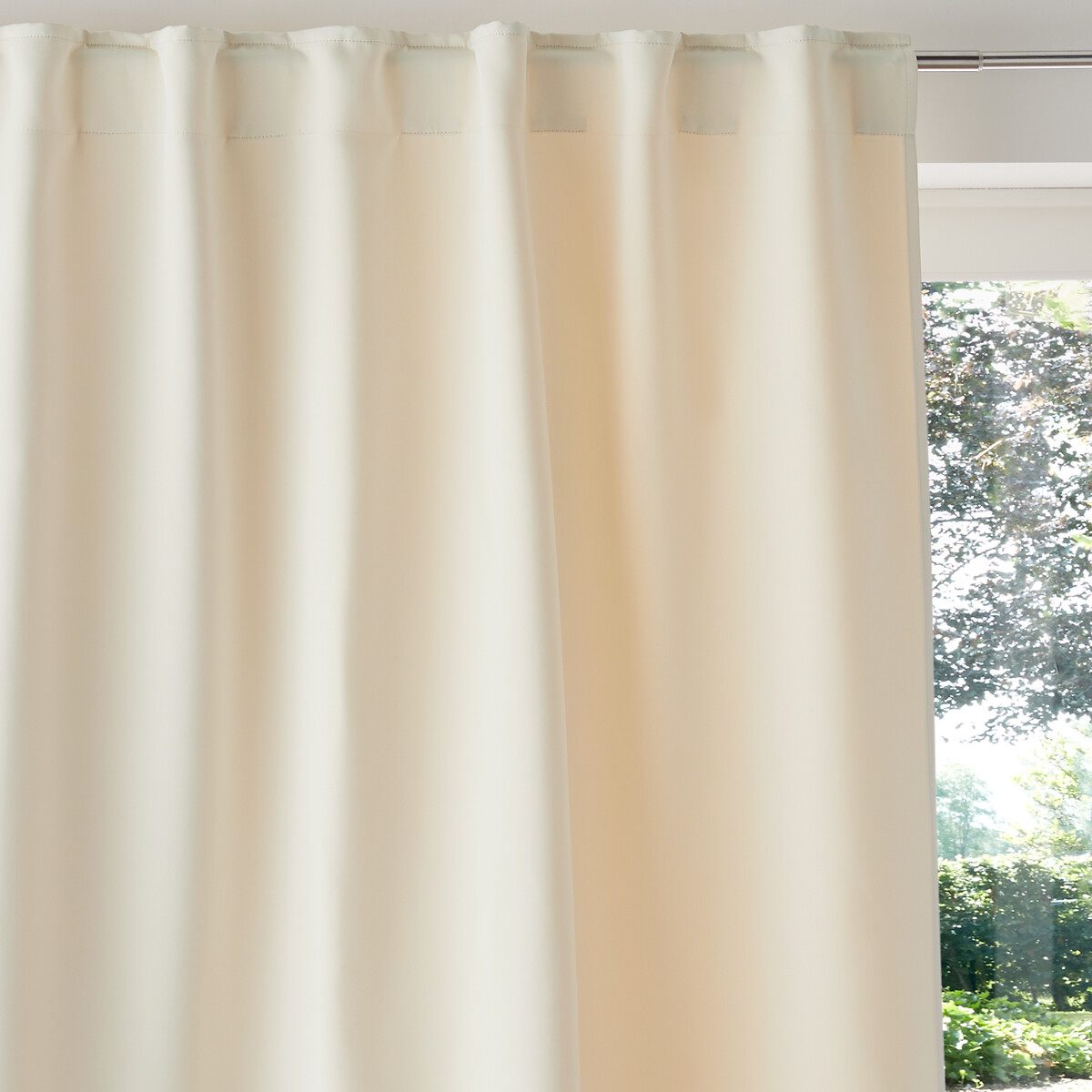 LA REDOUTE INTERIEURS<br>Cortina blackout Voda com laços ocultos