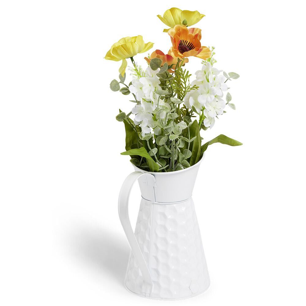 Fleurs artificielles dans pot carafe blanc