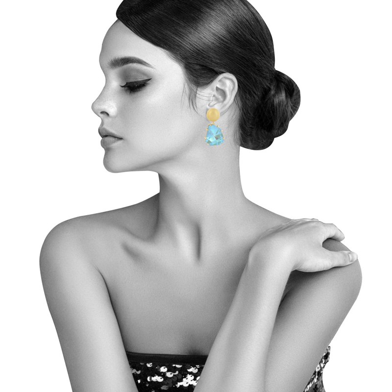 Boucles d'Oreilles Clip Gaufré Métal Doré et Gros Strass