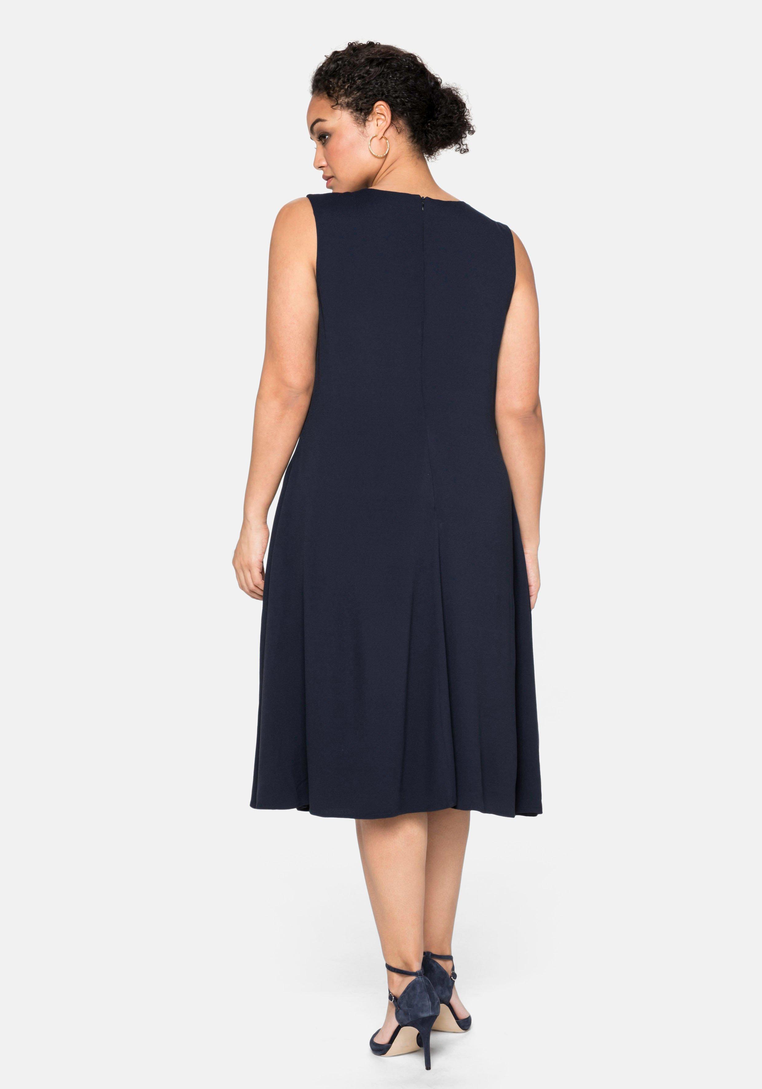 Ärmelloses Cocktailkleid mit Falten-Detail