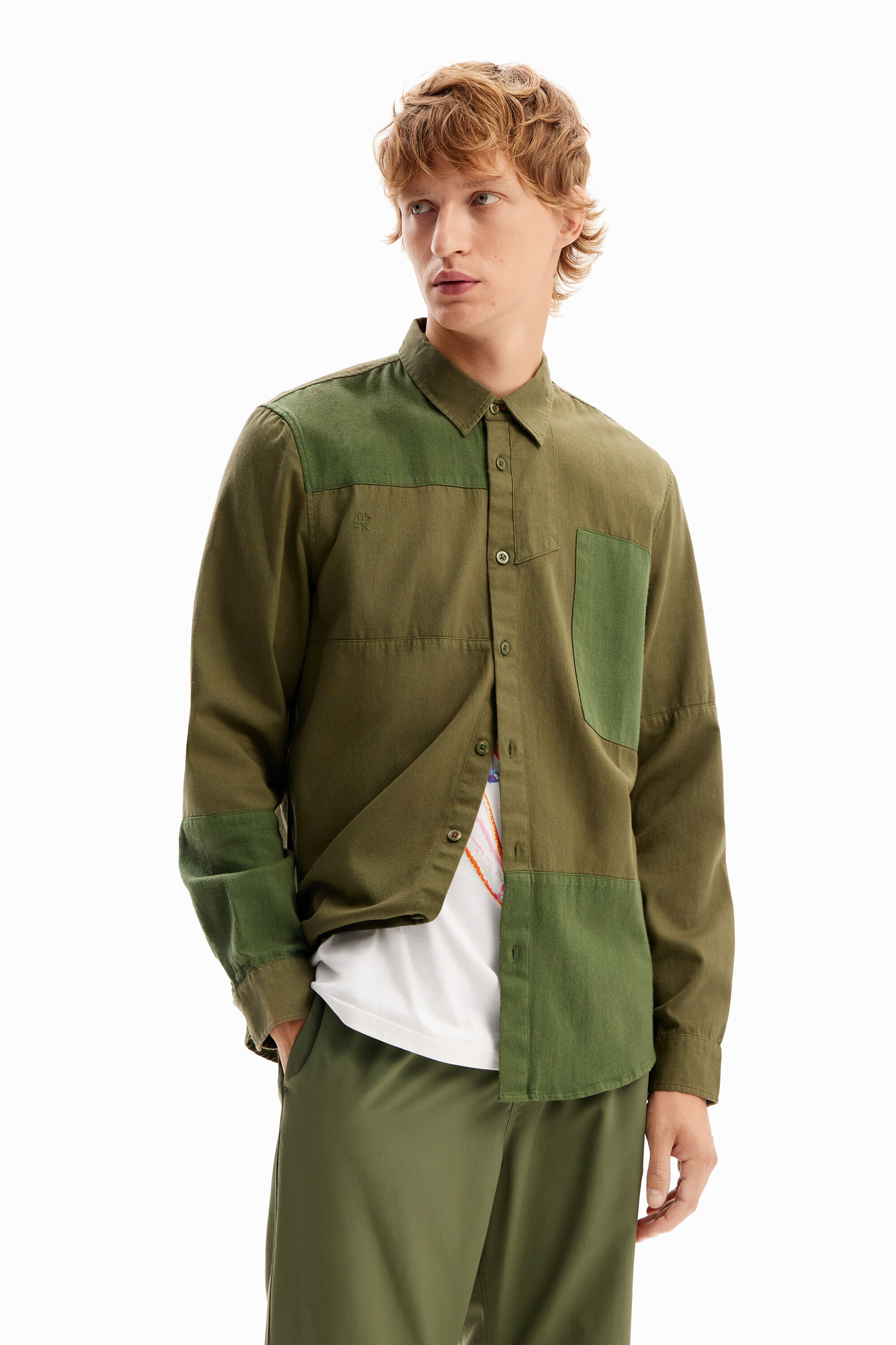 Camisa de sarja com apliques