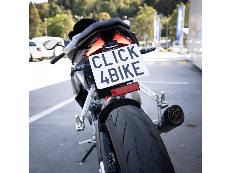 21CARS Kennzeichenhalter Klick Motorrad, Schwarz Klick-Kennzeichenhalter für Wechselschilder