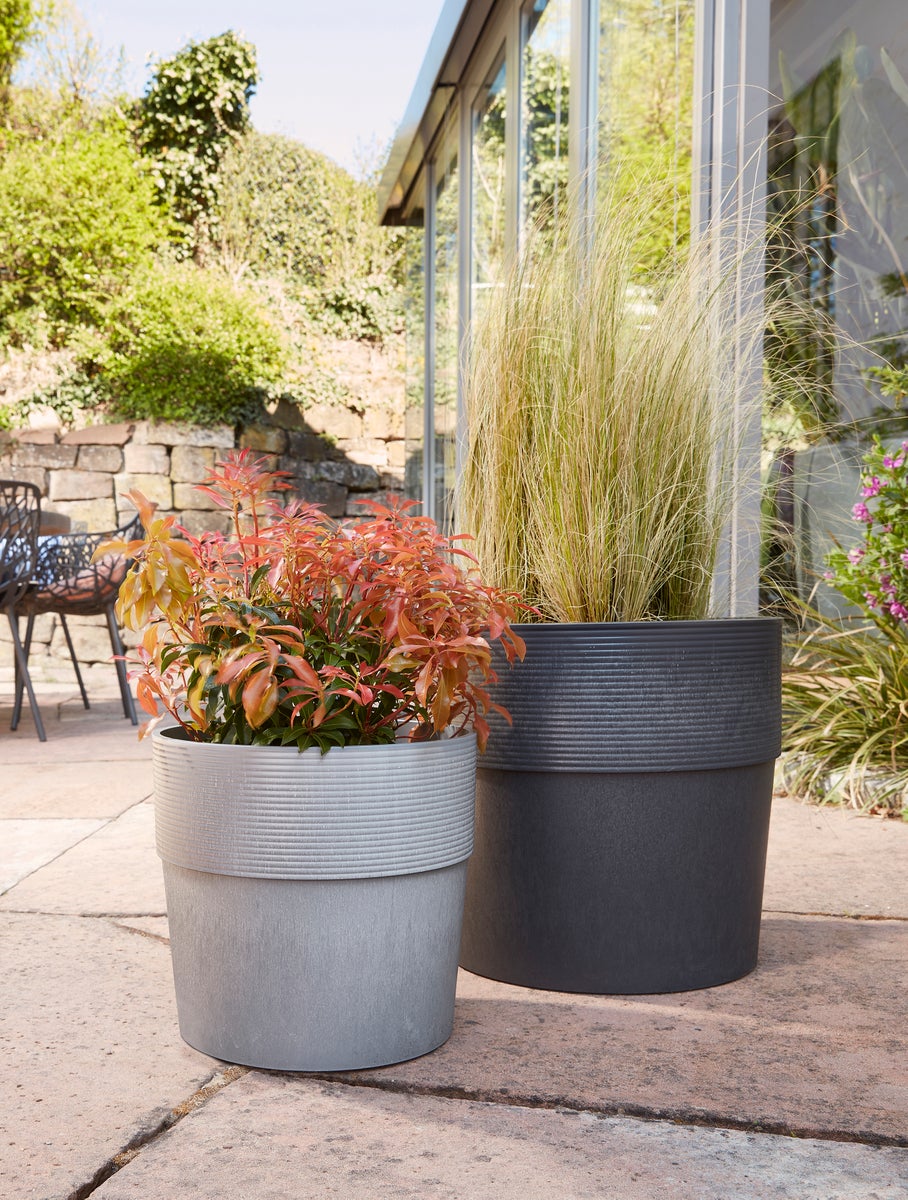 Scheurich Groove+ 40, plantenbak/bloempot, rond, van kunststof, kleur: Carbon, 39 cm diameter, 35,2 cm hoog, inhoud 31 l.