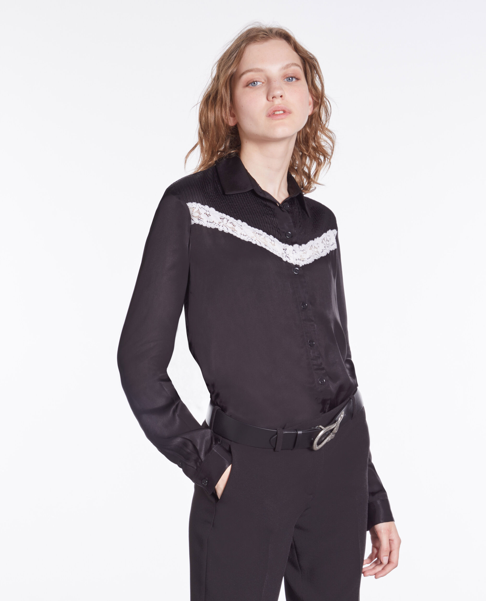 Chemise noire avec détail en dentelle