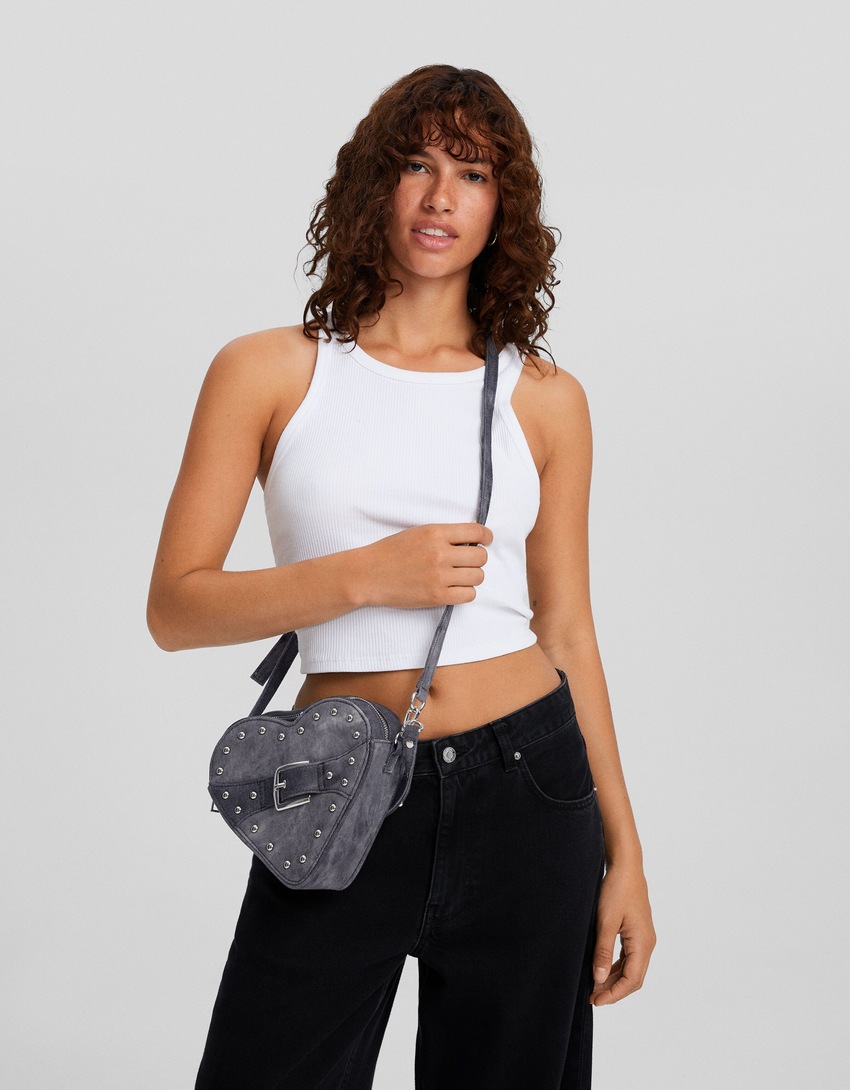 Bolsa transversal em jeans com estampa de coração