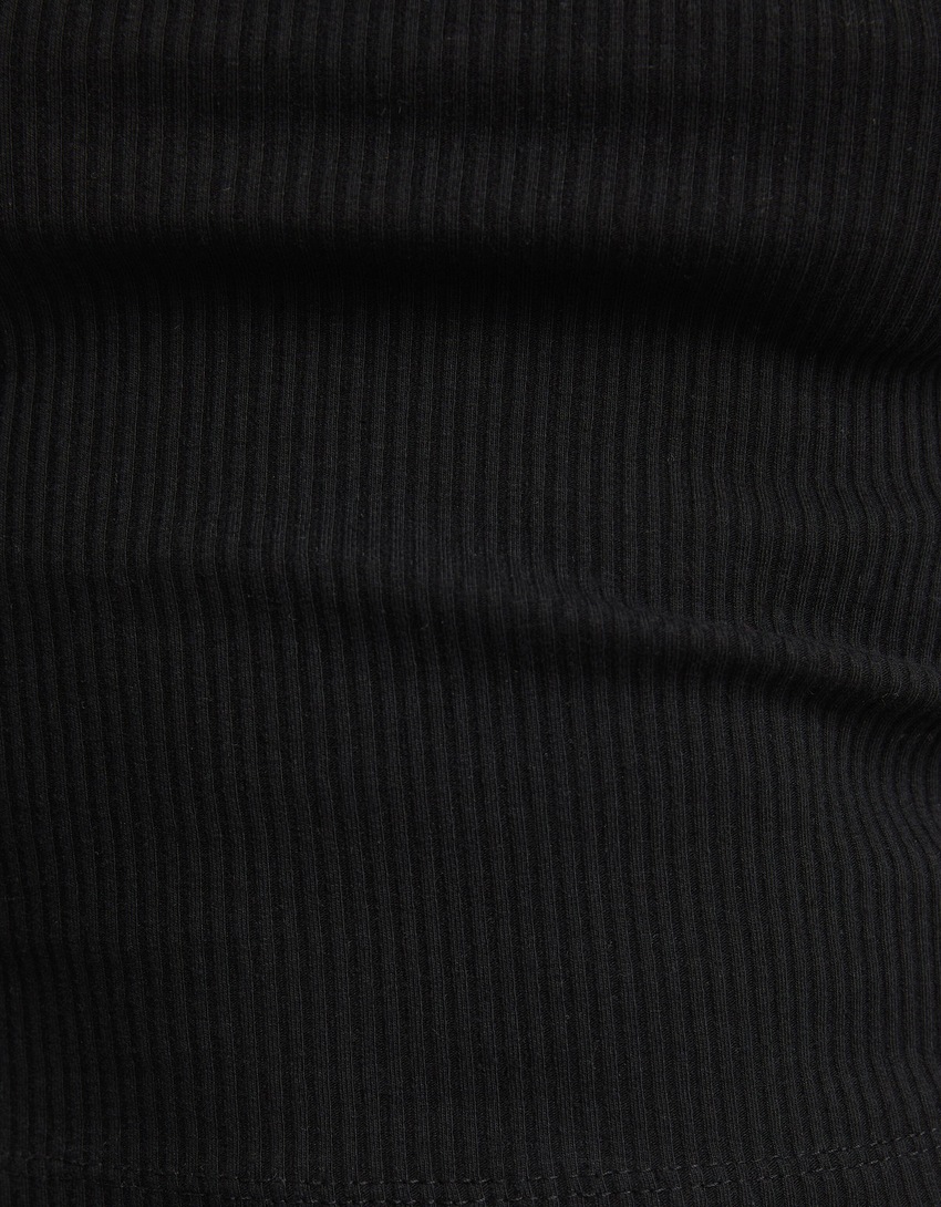 Camiseta canelada sem mangas