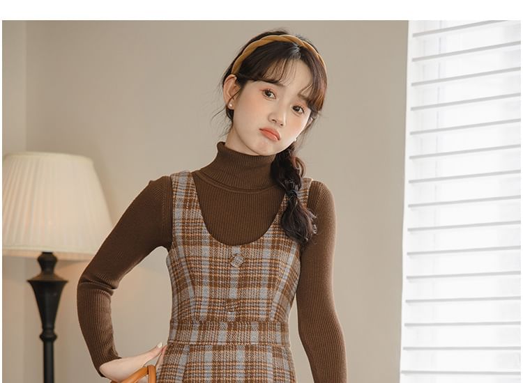 sansweet - Lange mouwen, mockneck, effen top / geruite midi-jurk
