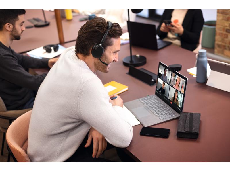 Jabra Headset Evolve2 65 Flex Duo MS, USB-C, inkl. Ladestat Ultrakompaktes professionelles Headset für unterwegs mit der besten aktiven Geräuschunterdrückung seiner Klasse