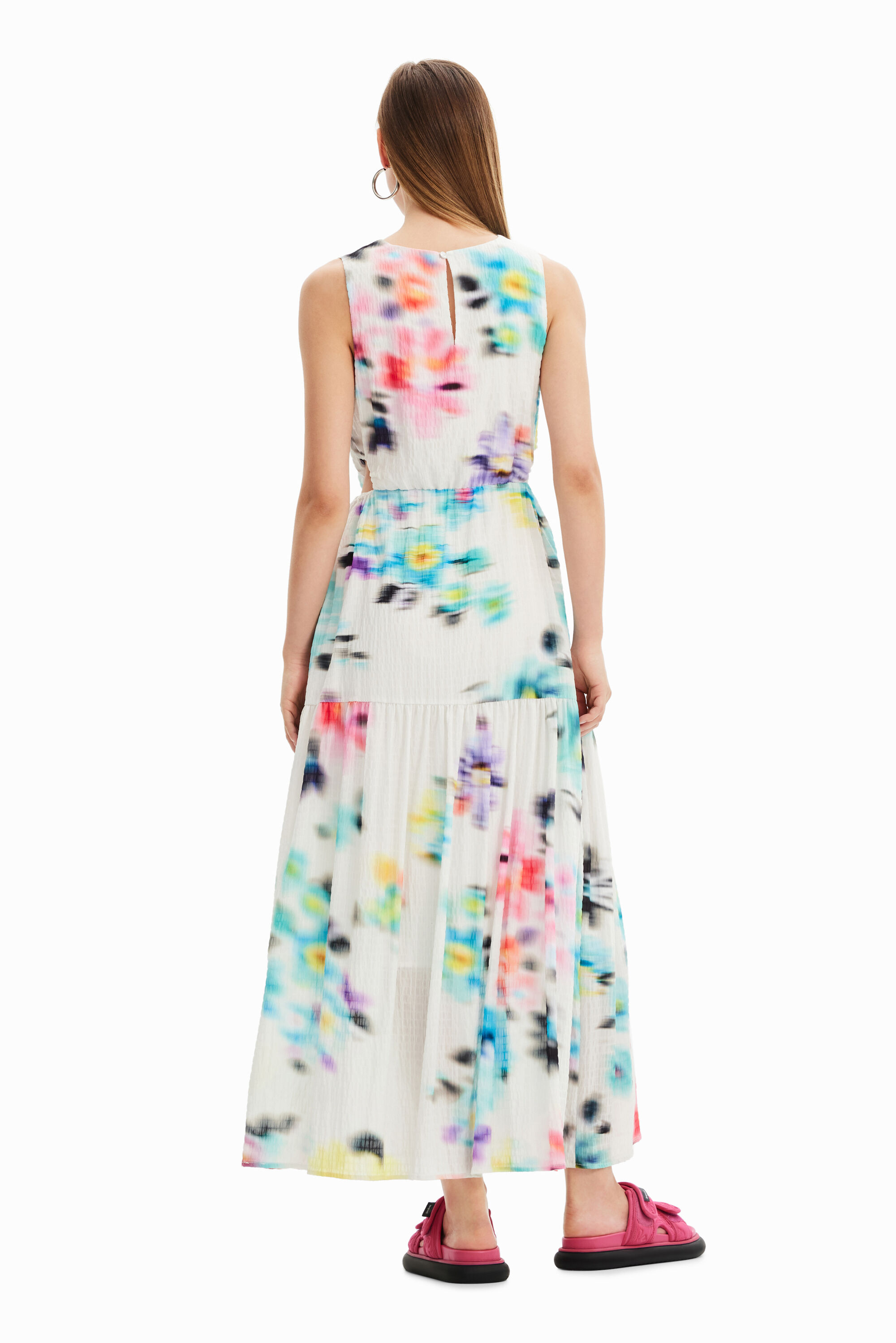 Robe longue découpes floue
