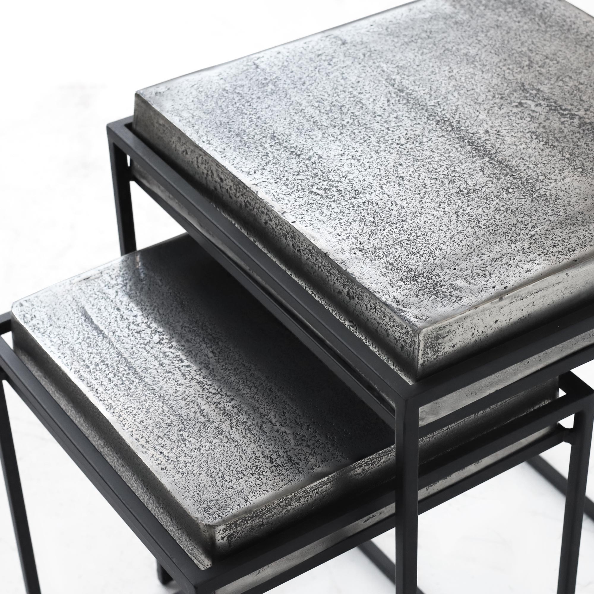 Beistelltisch aus Gusseisen S, antik silber, B 36 cm, L 36 cm, H 48 cm von fischer's lagerhaus