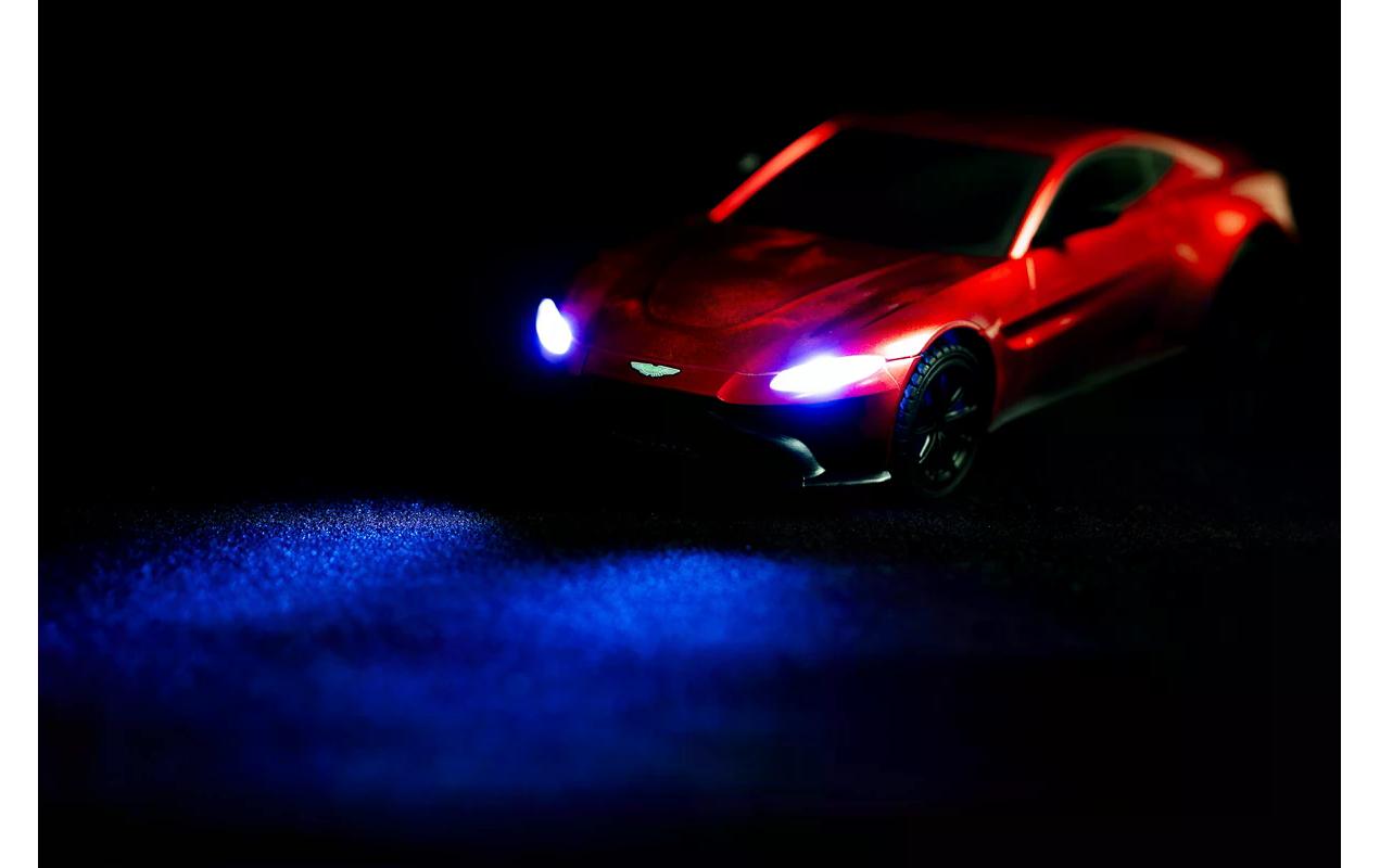 Auto Aston Martin Vantage mit Licht, Rot, 1:24Ferngesteuerter Sportwagen mit Licht für Kinder ab 6 Jahren