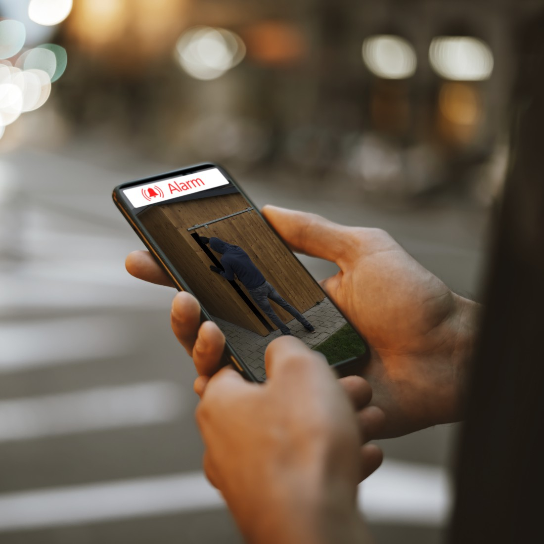 WiFi Outdoor Kamera FullHD 1080p Solarbetrieben Nachtsichtfunktion / Audio- und Bewegungssensor   MicroSD für iOS/Android (00176615) - Schwarz