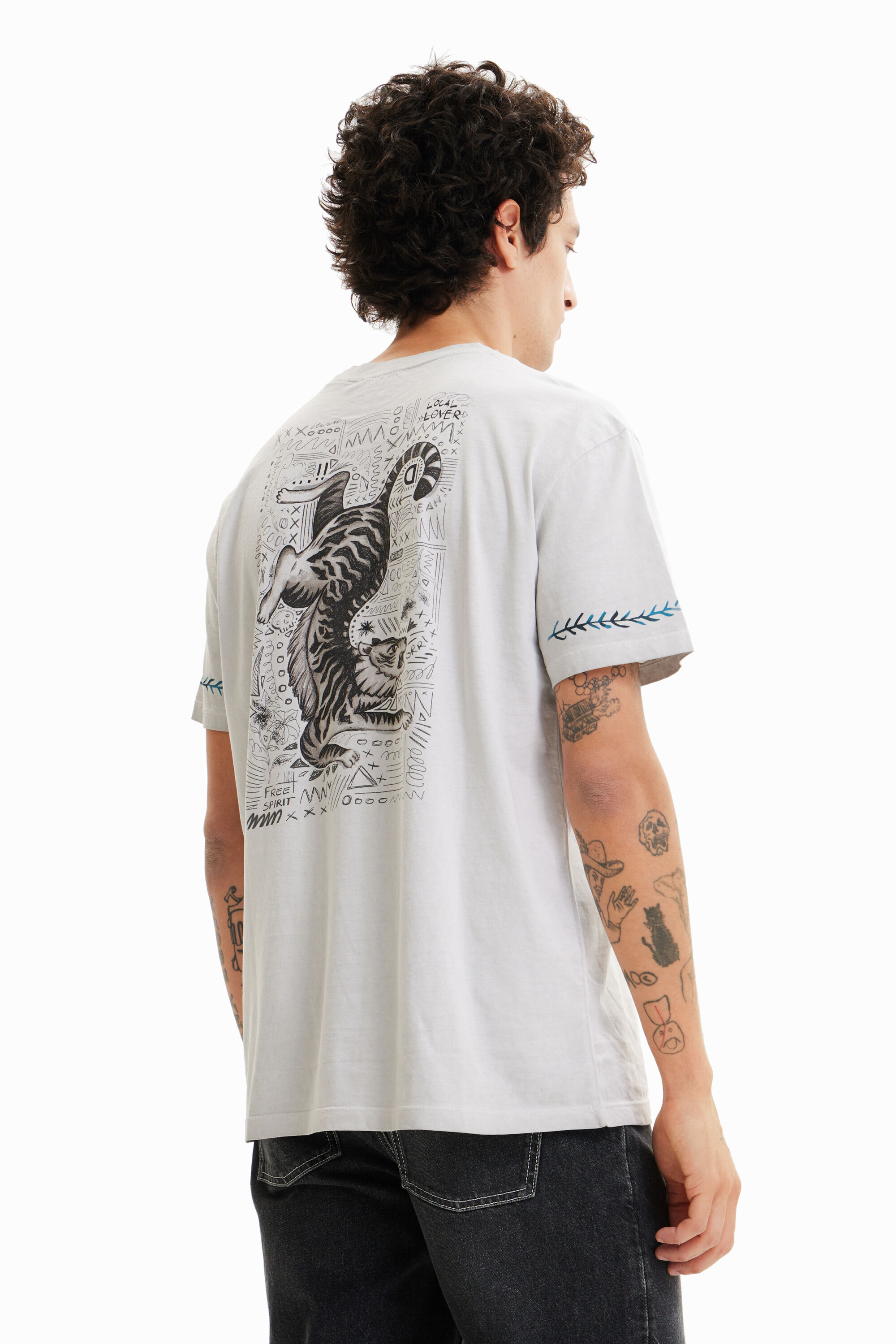 T-shirt avec patchs et imprimés