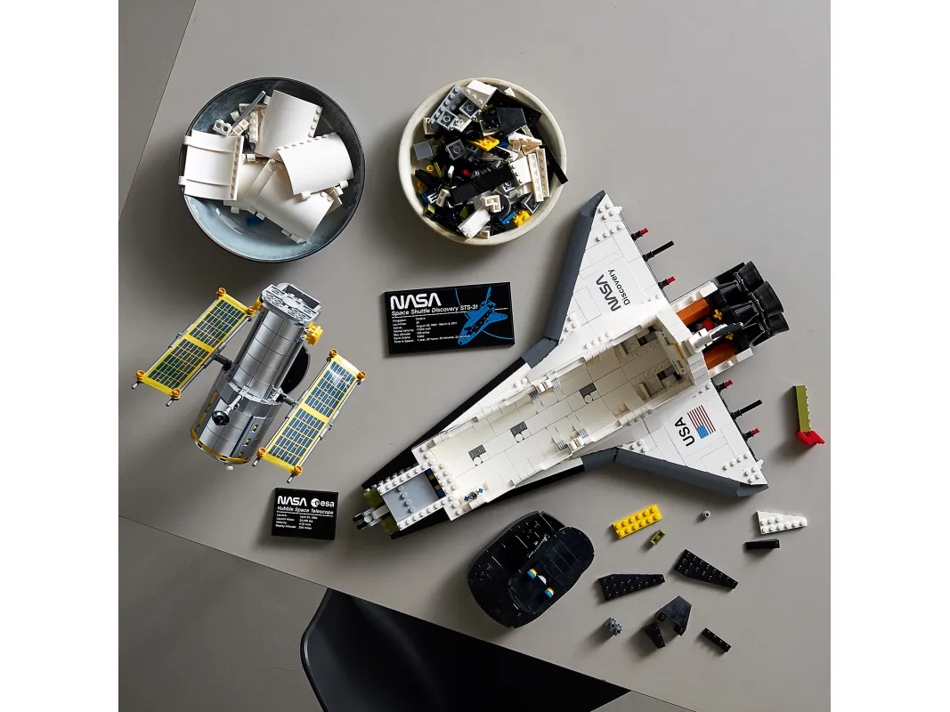 LEGO Creator Expert 10283 NASA Space Shuttle Discovery