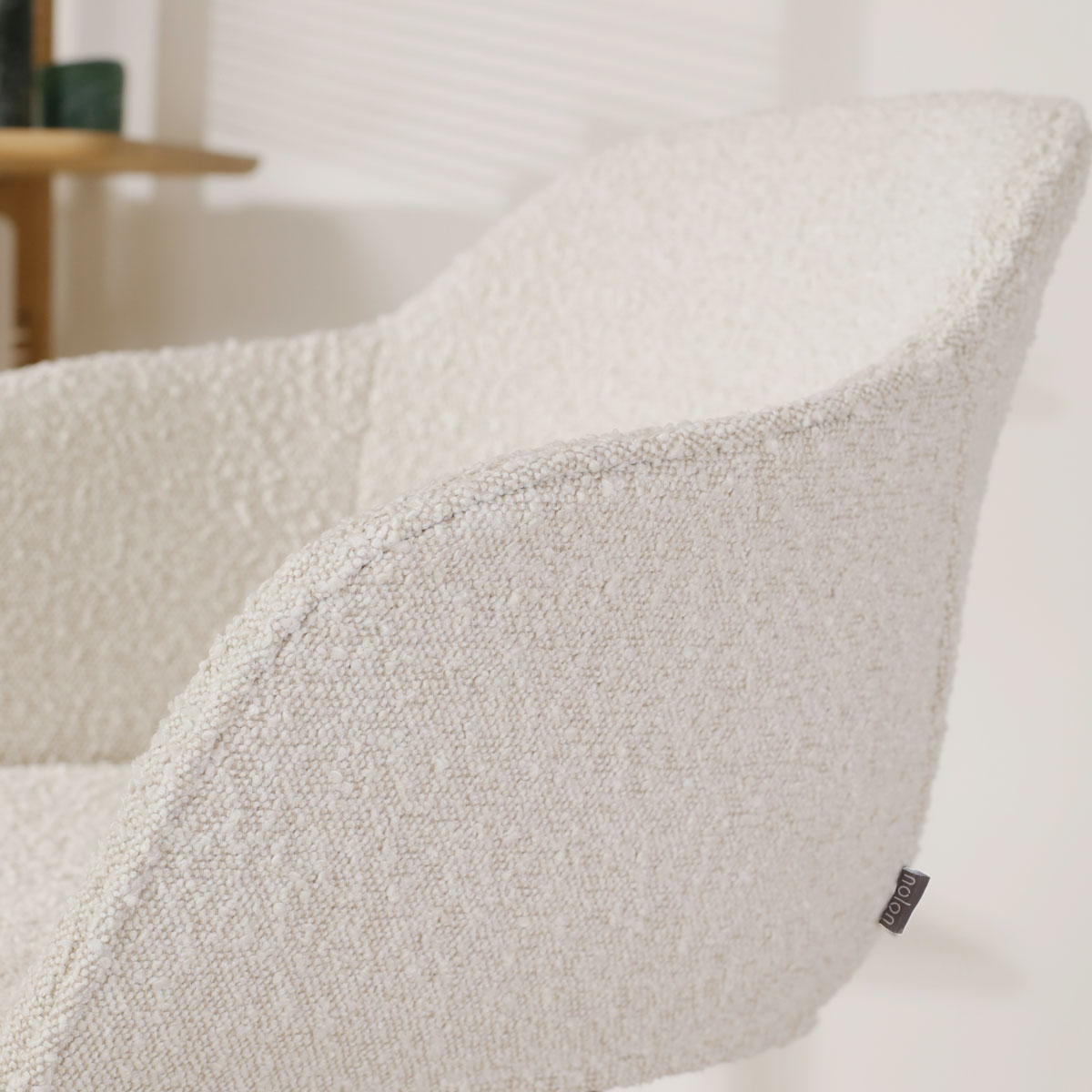 Eetkamerstoel Noa-Mare bouclé beige - zwart onderstel