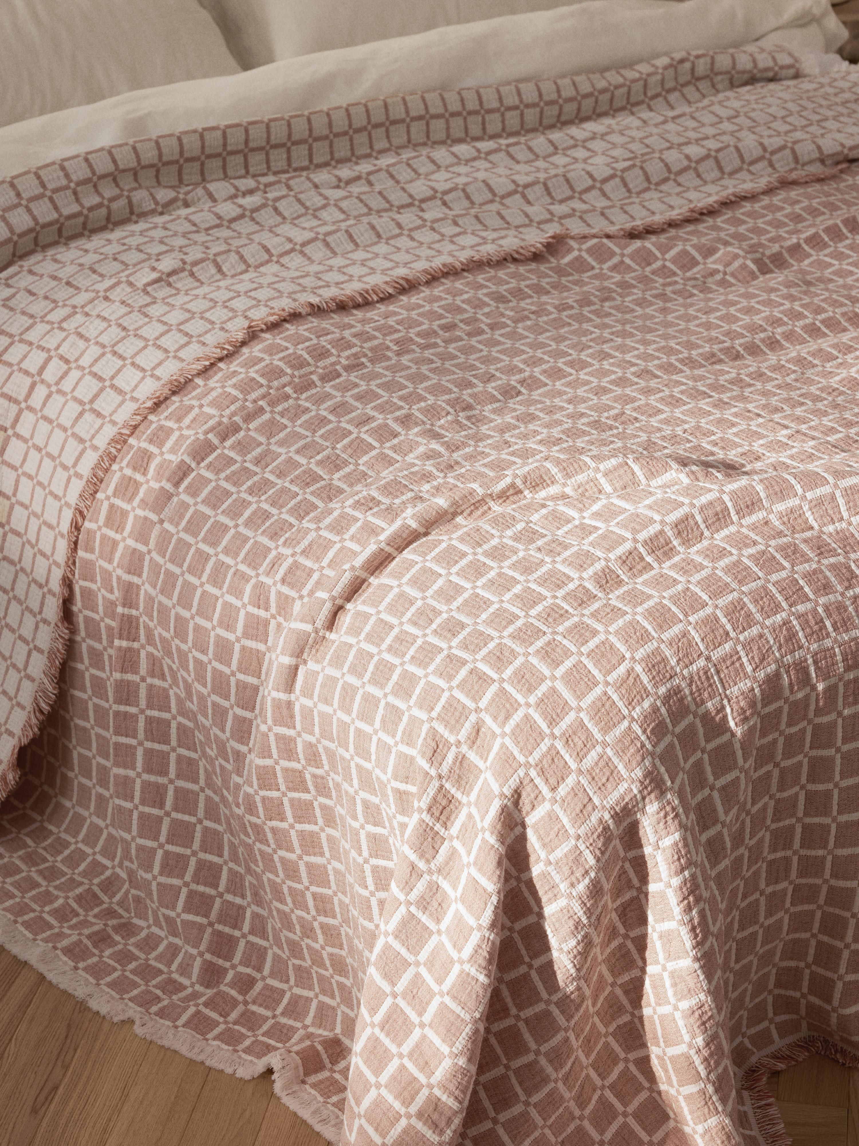 Gewassen mousseline bedsprei Ronia met franjes
