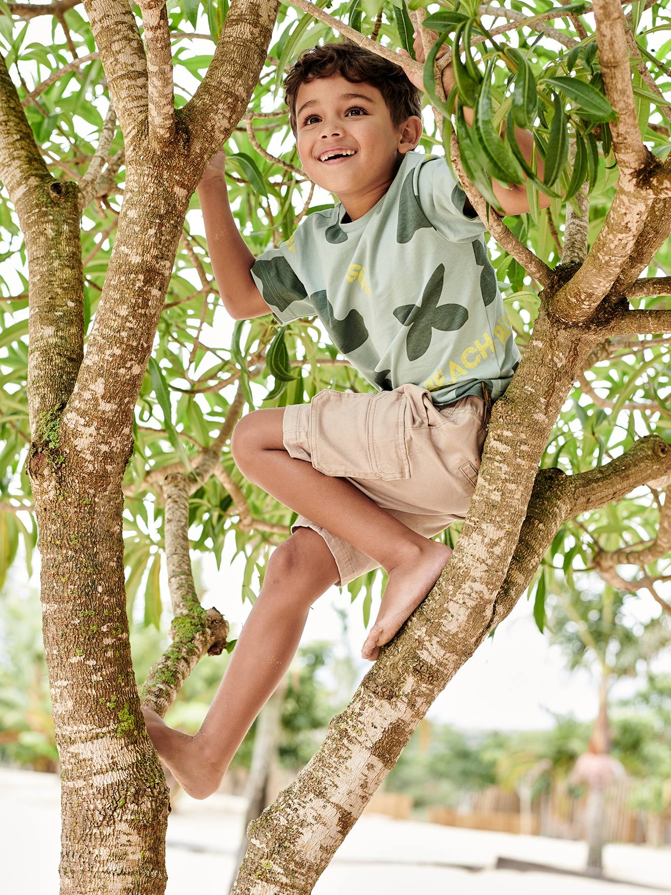 Camiseta infantil masculina com estampas exóticas gigantes, azul ardósia