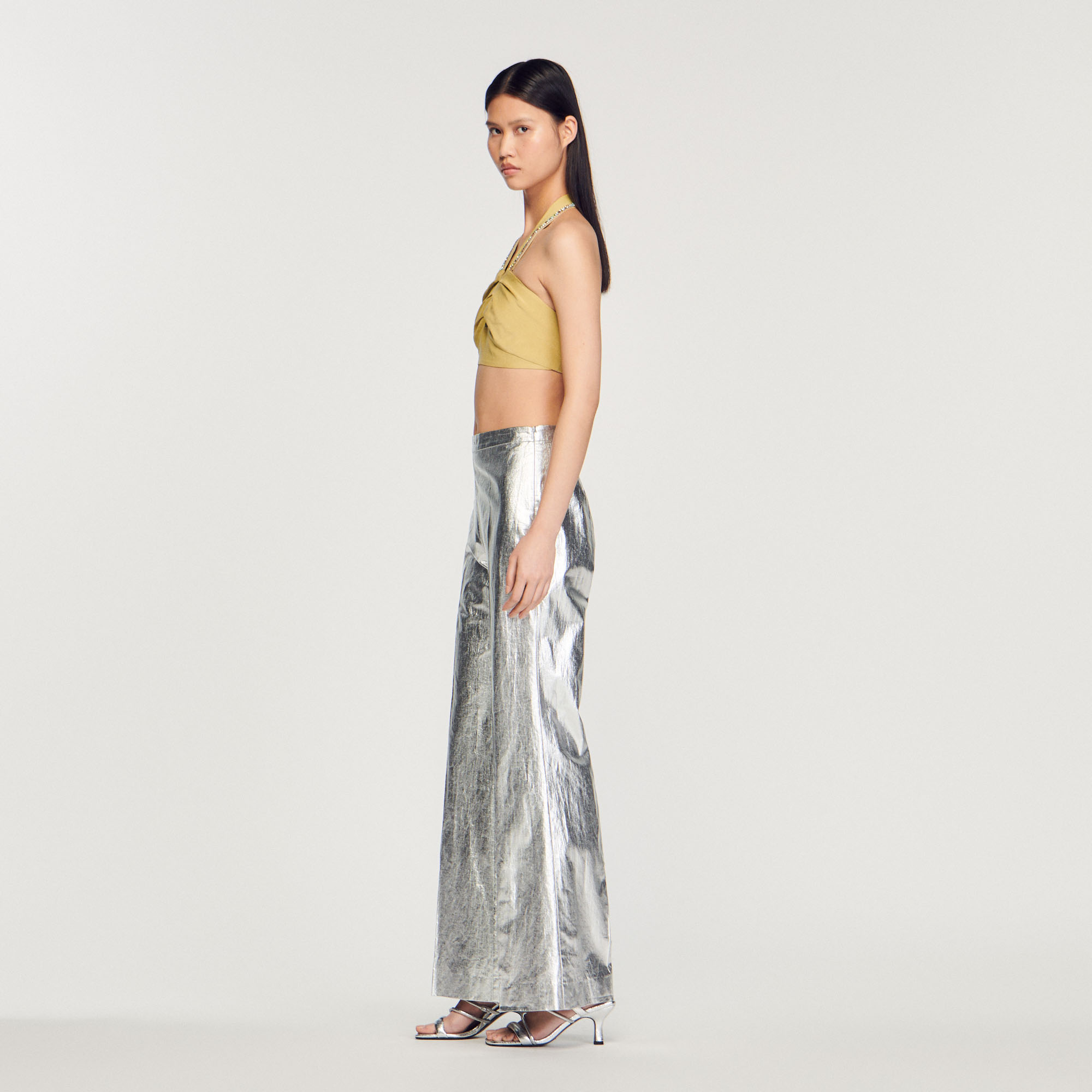 Top court orne de strass