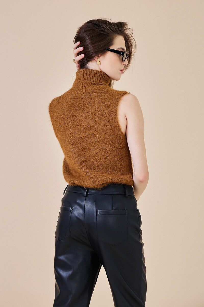 ATÉ BREVE<br>Suéter de gola alta sem mangas