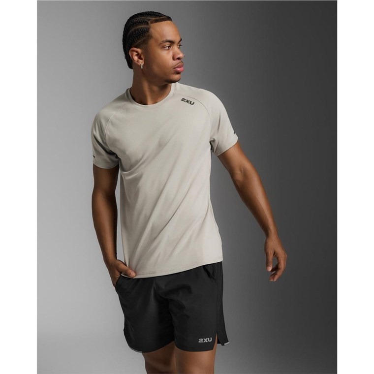 2XU Aero Tee Carbon/Black Reflective