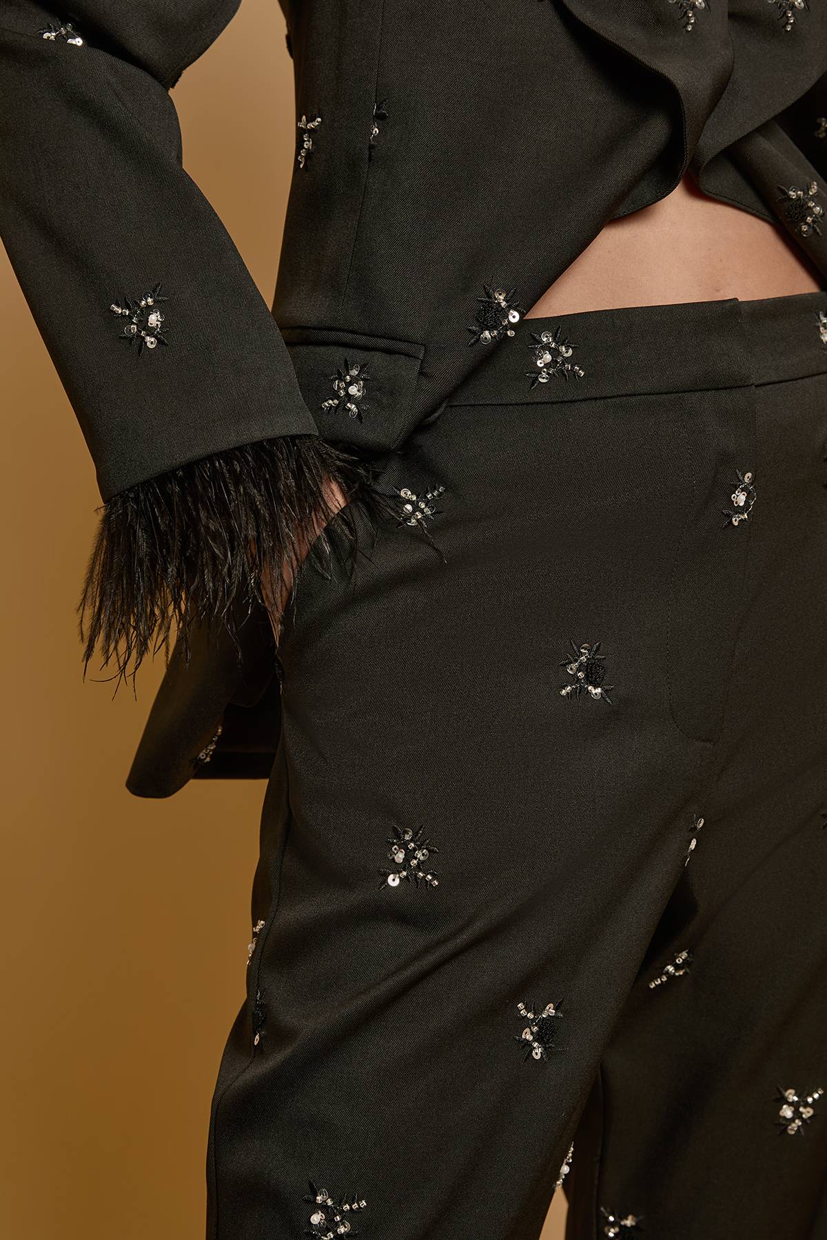 Oasis Blazer Orné De Bijoux Avec Poignets En Plumes