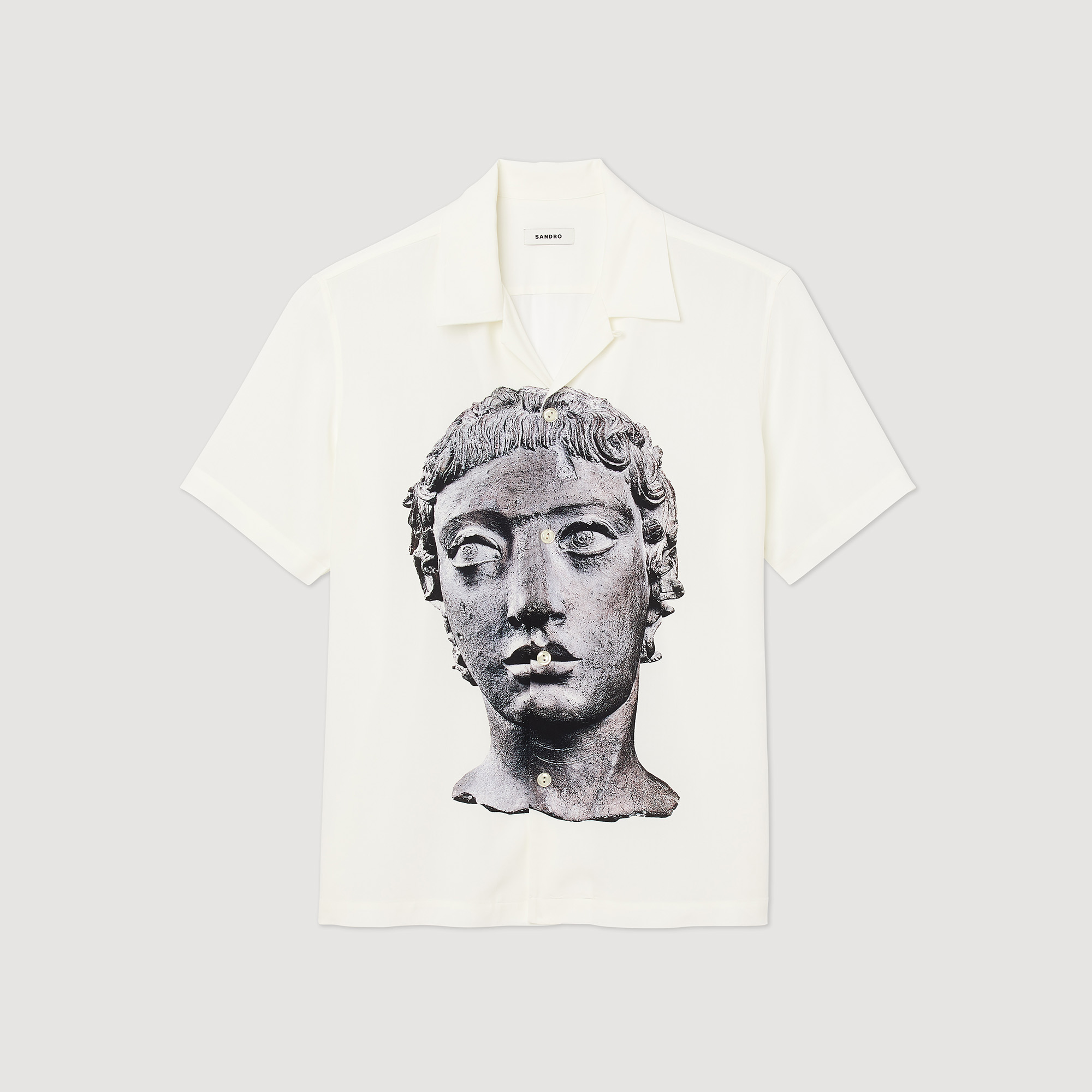 Chemise statue