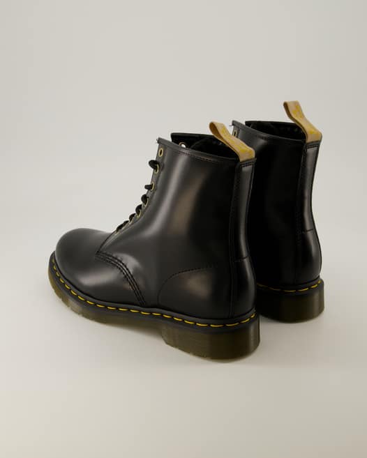 Dr. Martens Vegan 1460 Stiefeletten in Schwarz