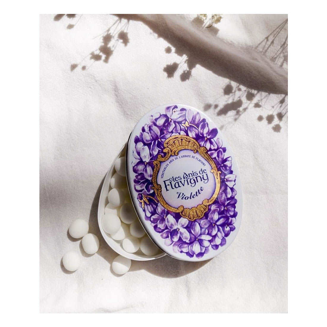 Bonbons à l'anis aromatisés à la violette - Boîte ovale décorée