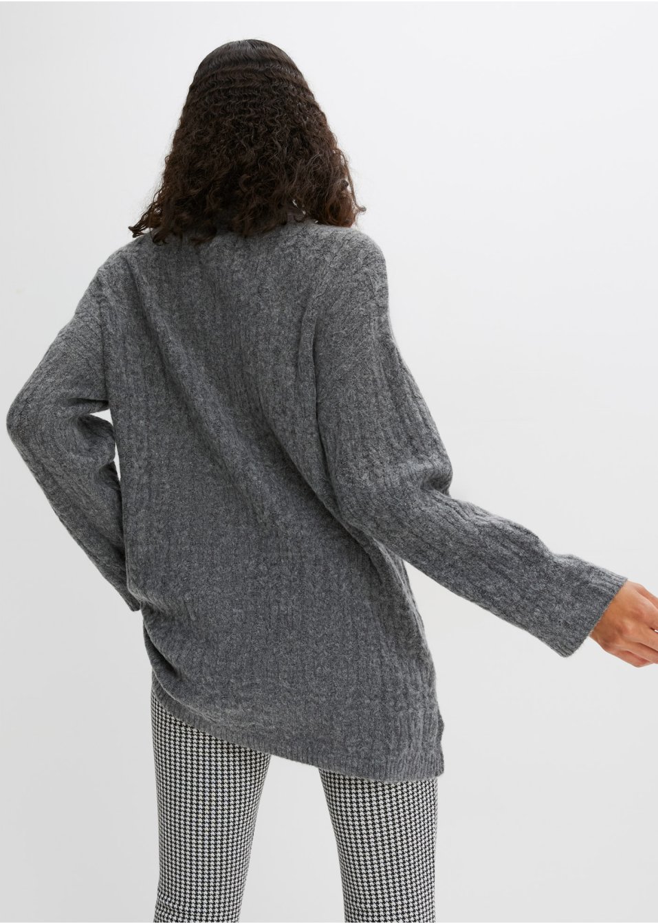 Pull long avec motif torsadé