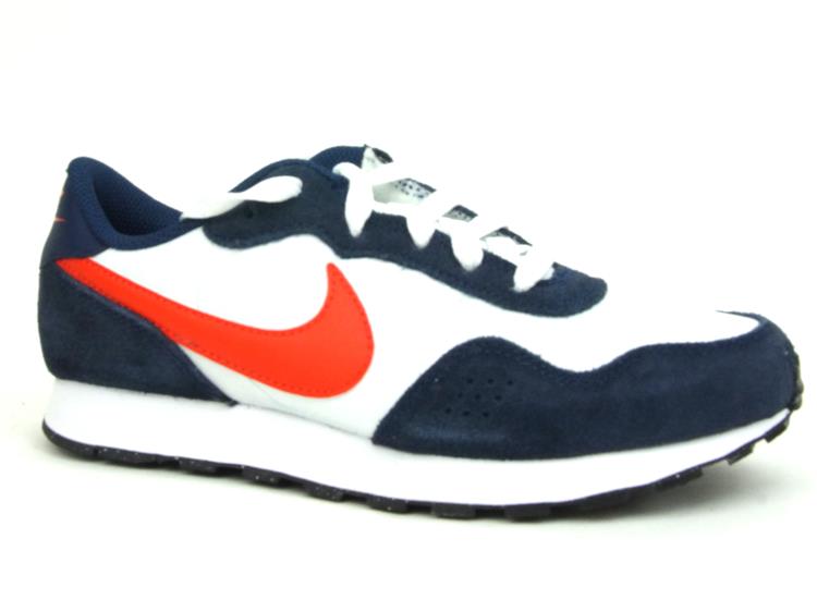 Nike MD Valiant Big Kids Shoe MIDNIGHT-NAVY-PICANTE-RED-WHIT
