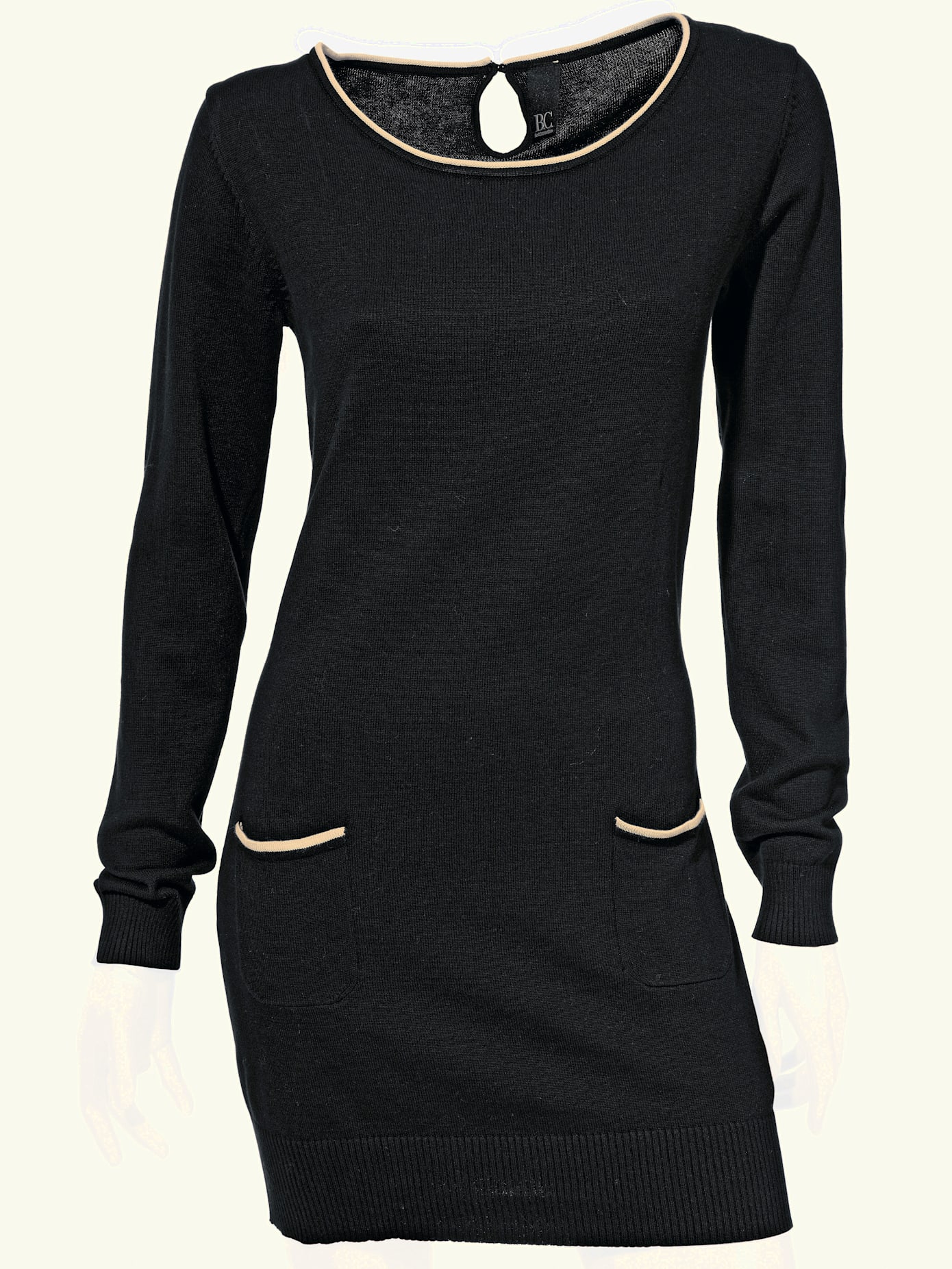 Pull long look tendance avec découpes au dos