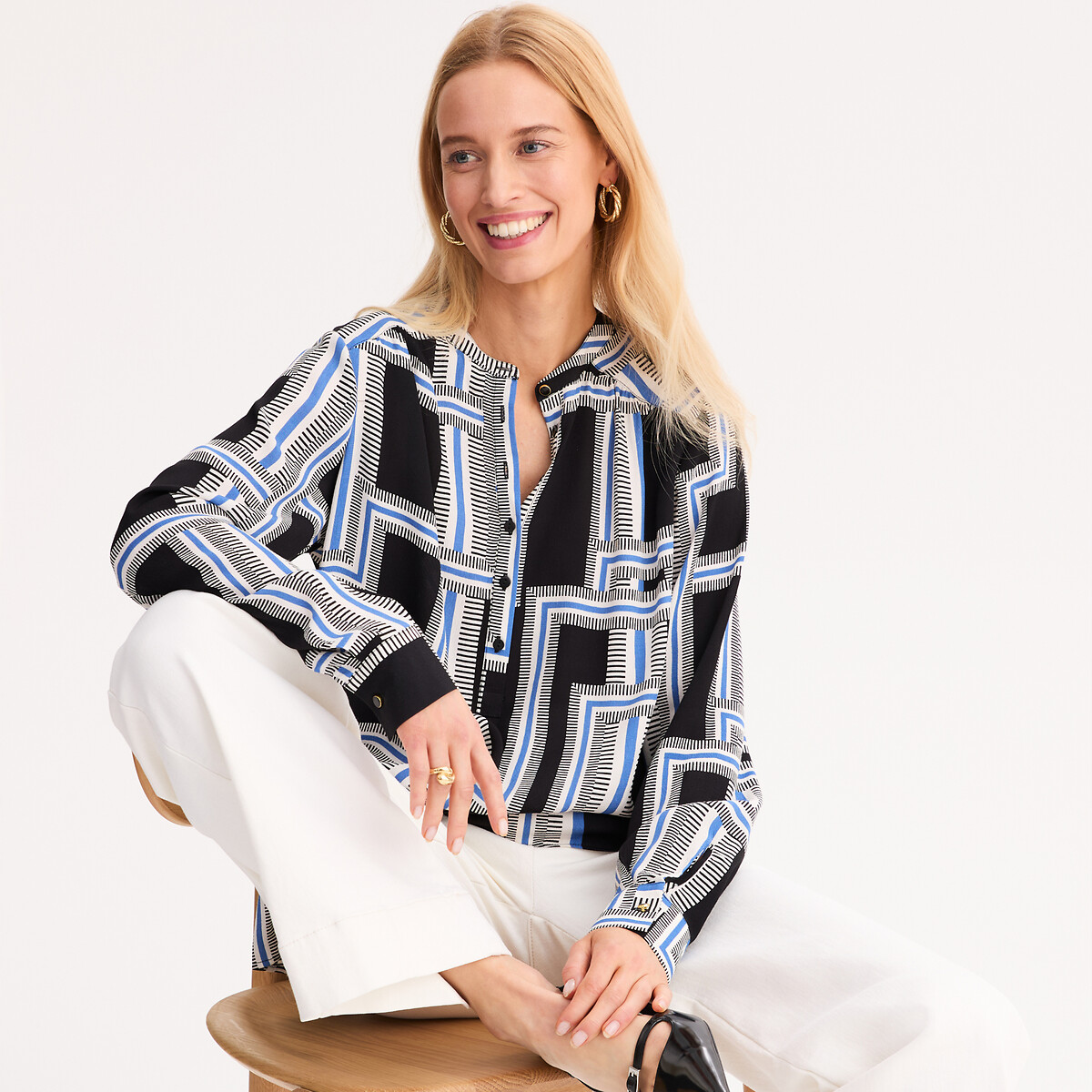 ANNE WEYBURN<br>Blusa com gola túnica, estampa gráfica