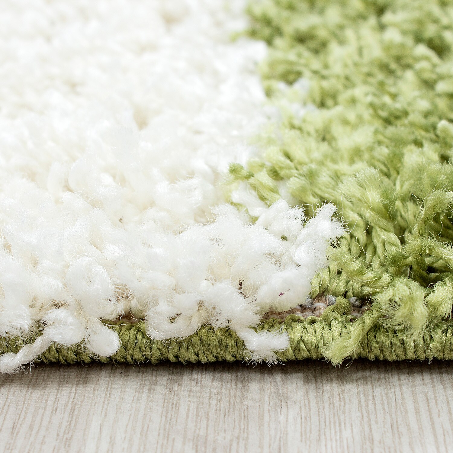 Stilvoller Hochflor-Teppich mit zeitgemäßem Karo-Muster, Shaggy-Teppich