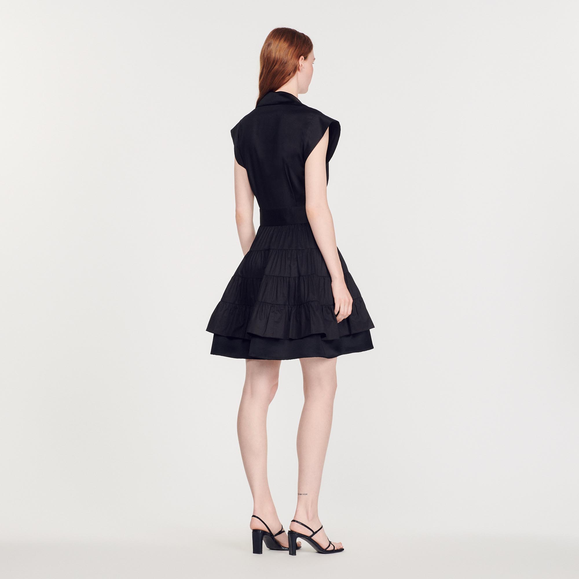 Robe courte volantee