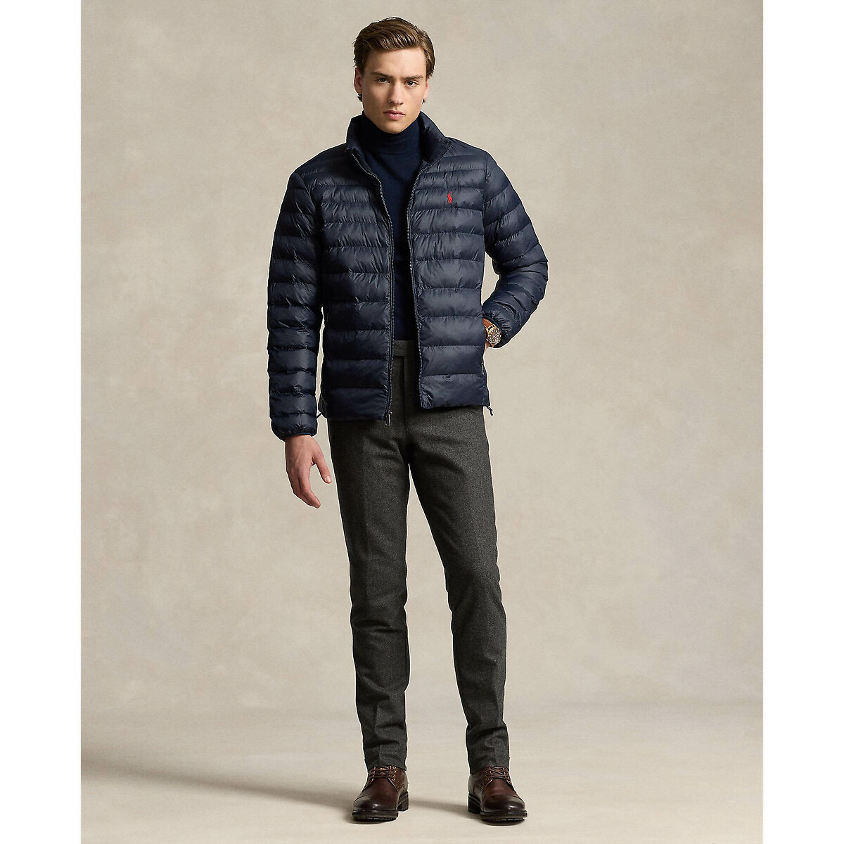 POLO RALPH LAUREN<br>Jaqueta de plumas leve com zíper e gola alta Terra